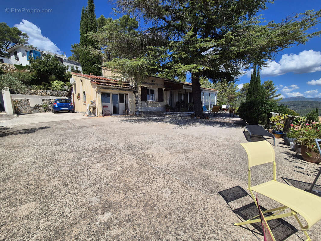 Maison à SOLLIES-VILLE