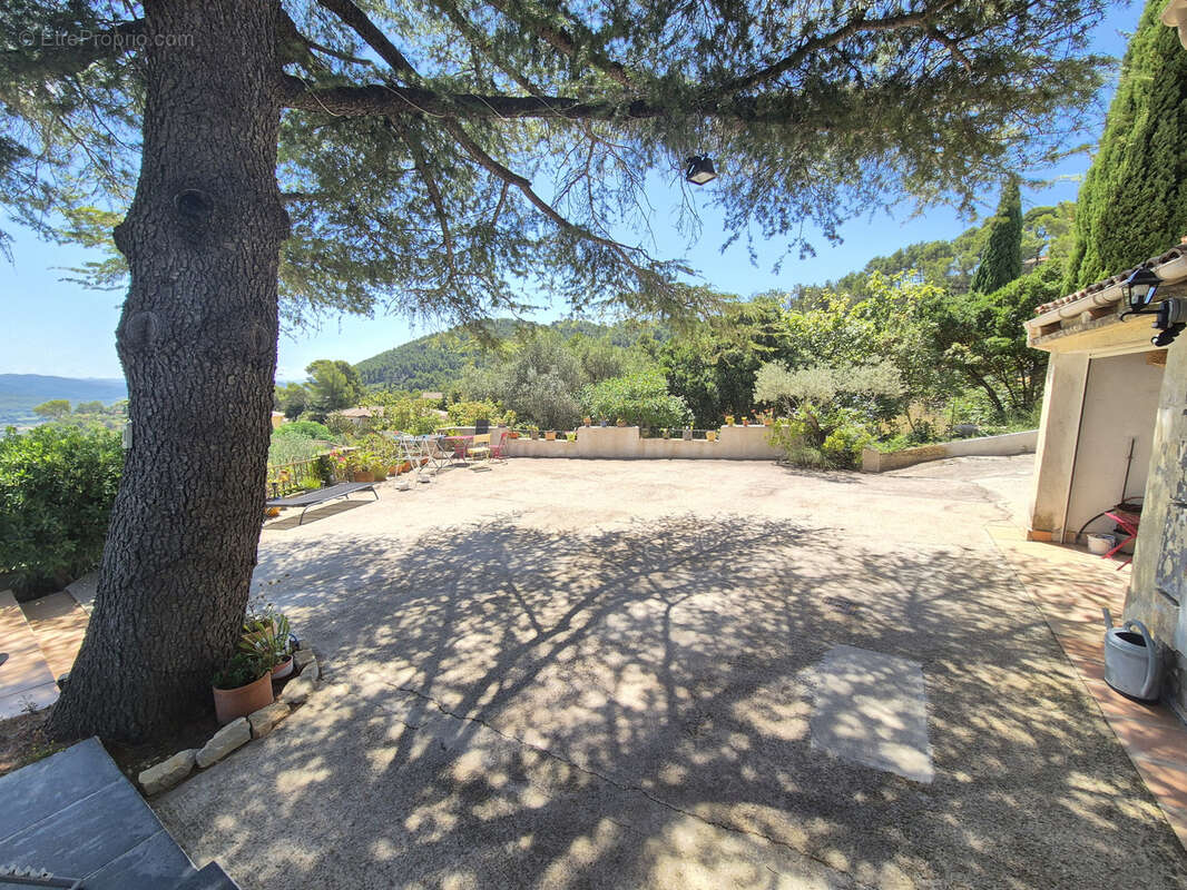 Maison à SOLLIES-VILLE