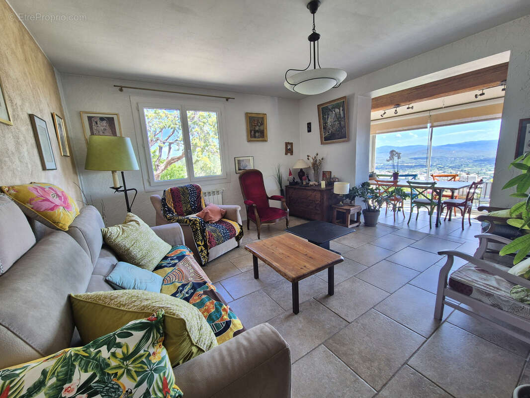 Maison à SOLLIES-VILLE