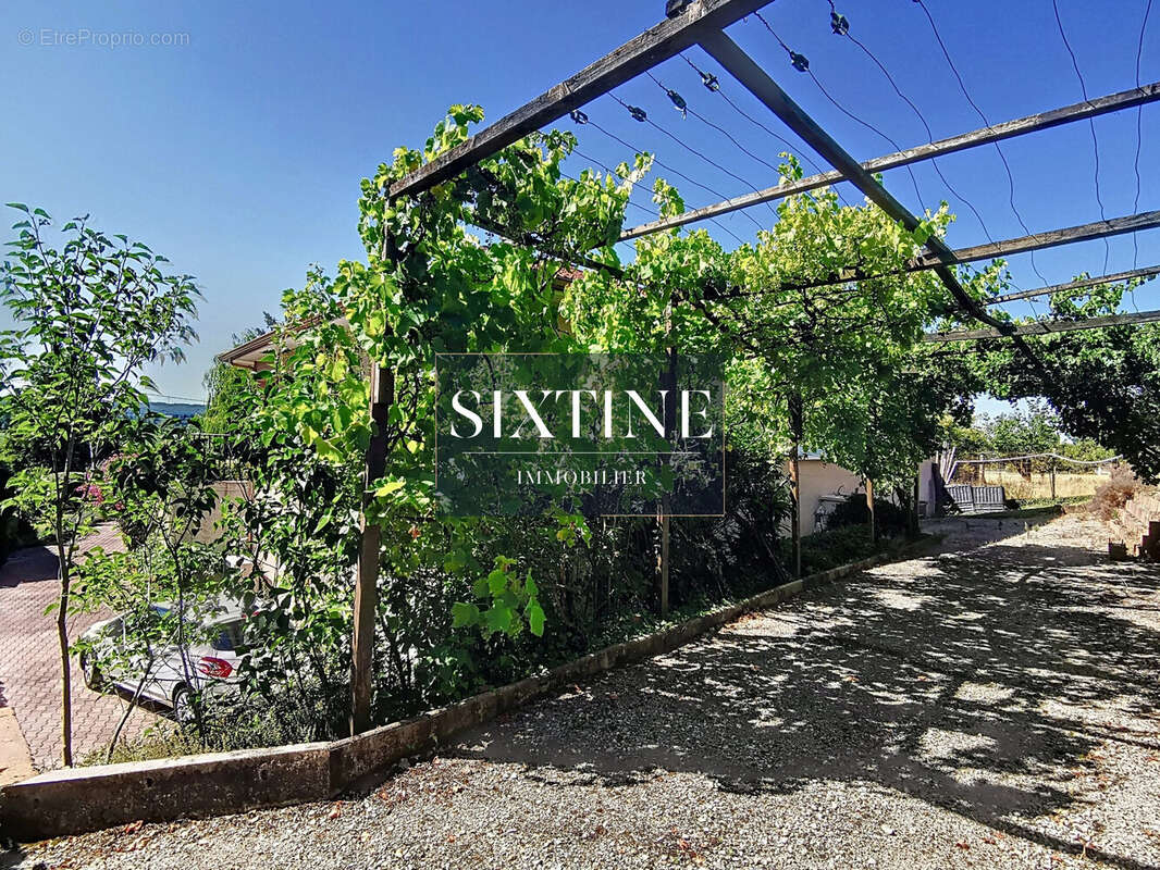 Maison à BEAUREPAIRE