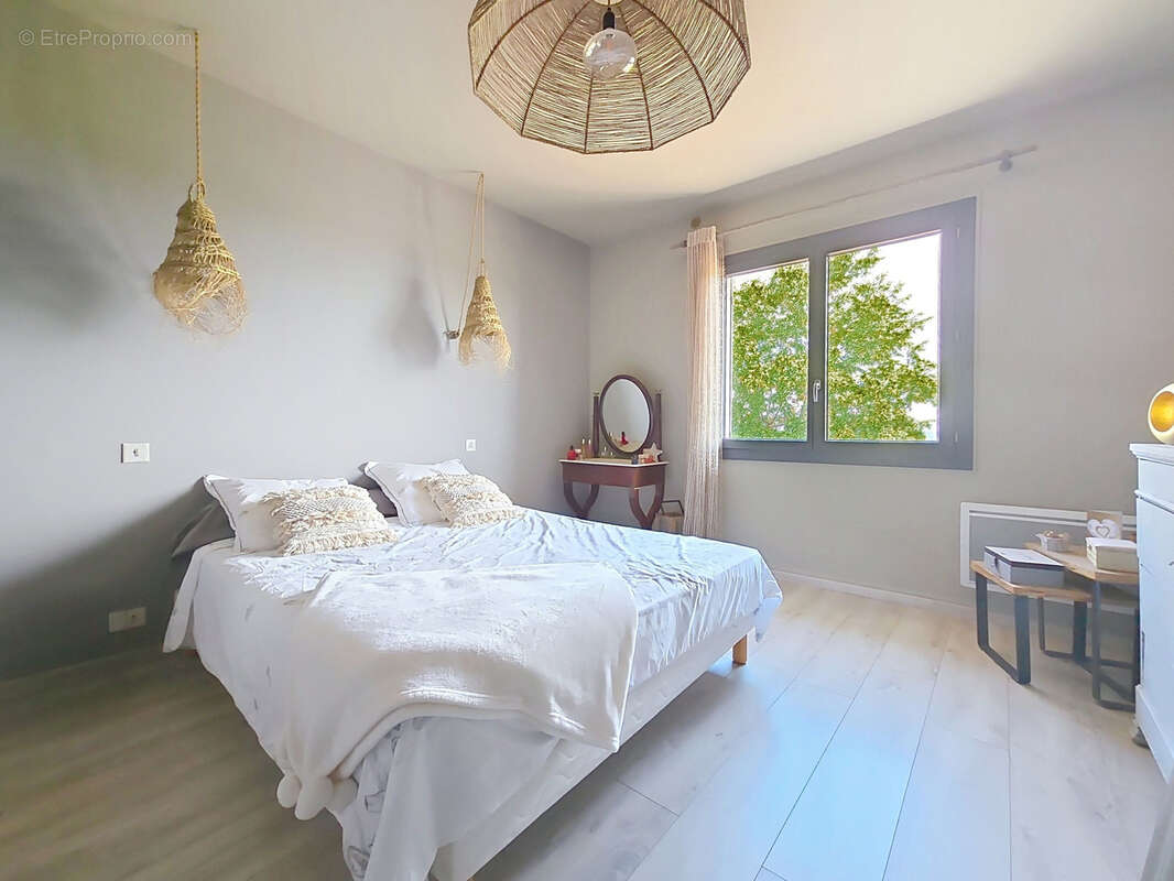 Maison à SAINT-ETIENNE-DES-OULLIERES