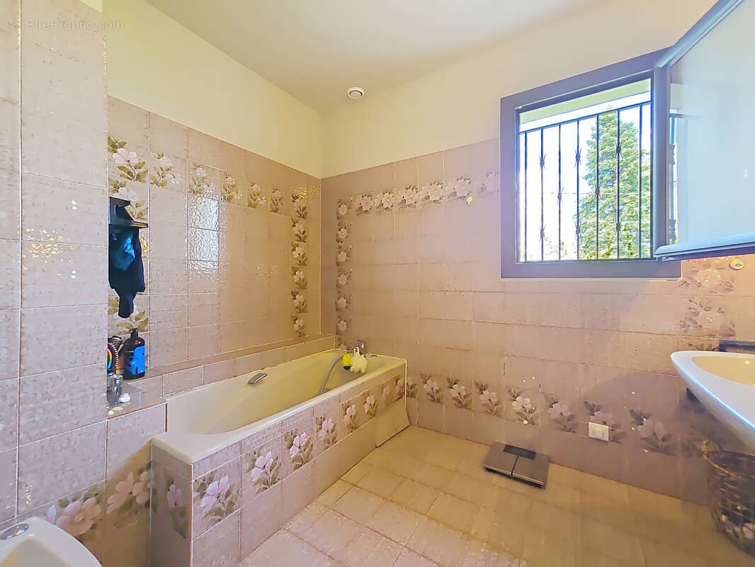 Maison à SAINT-ETIENNE-DES-OULLIERES