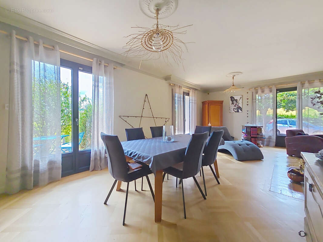 Maison à SAINT-ETIENNE-DES-OULLIERES