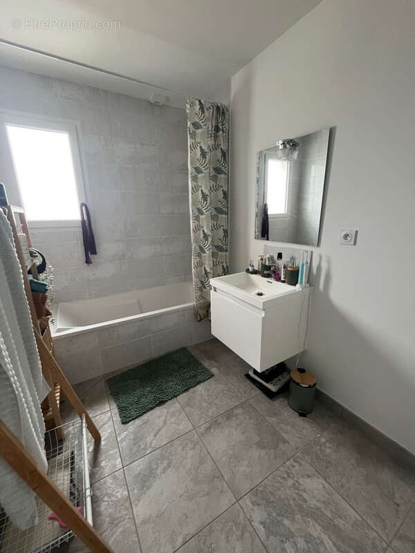 Maison à MONTREUIL-JUIGNE