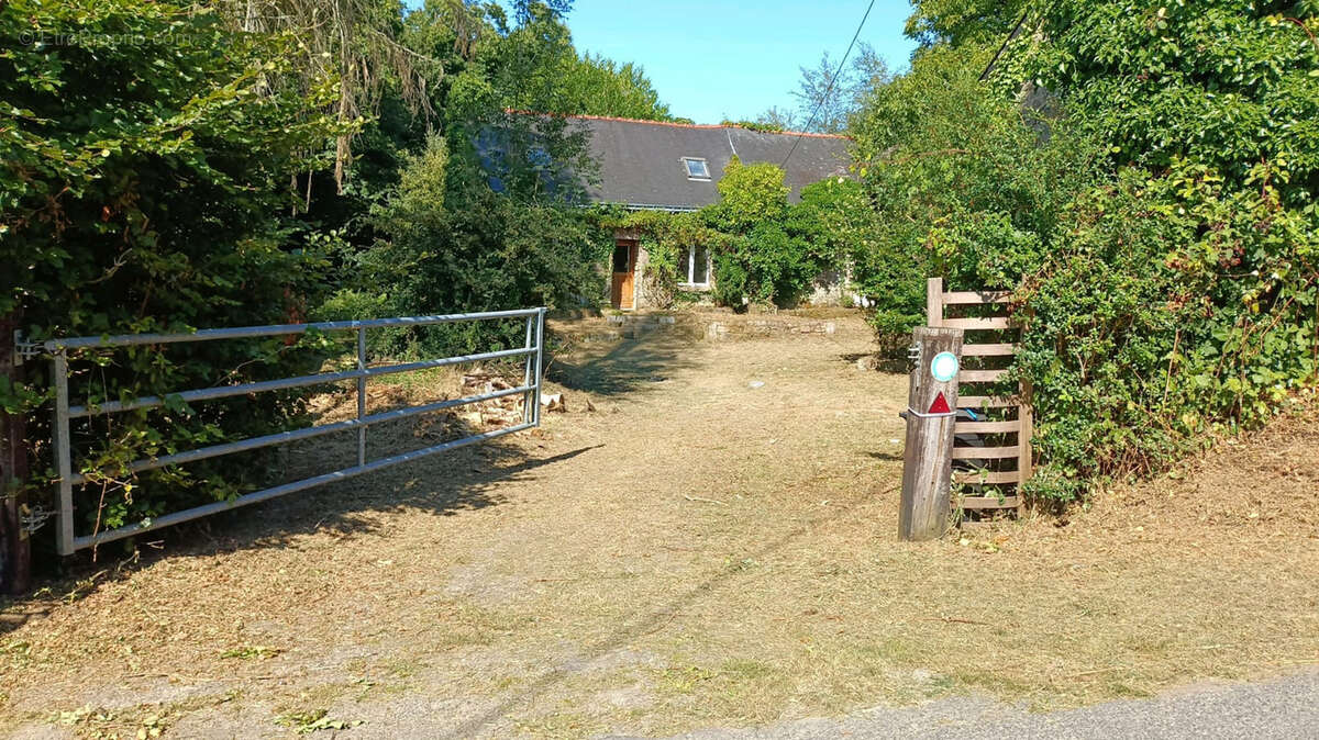 Maison à MELLIONNEC