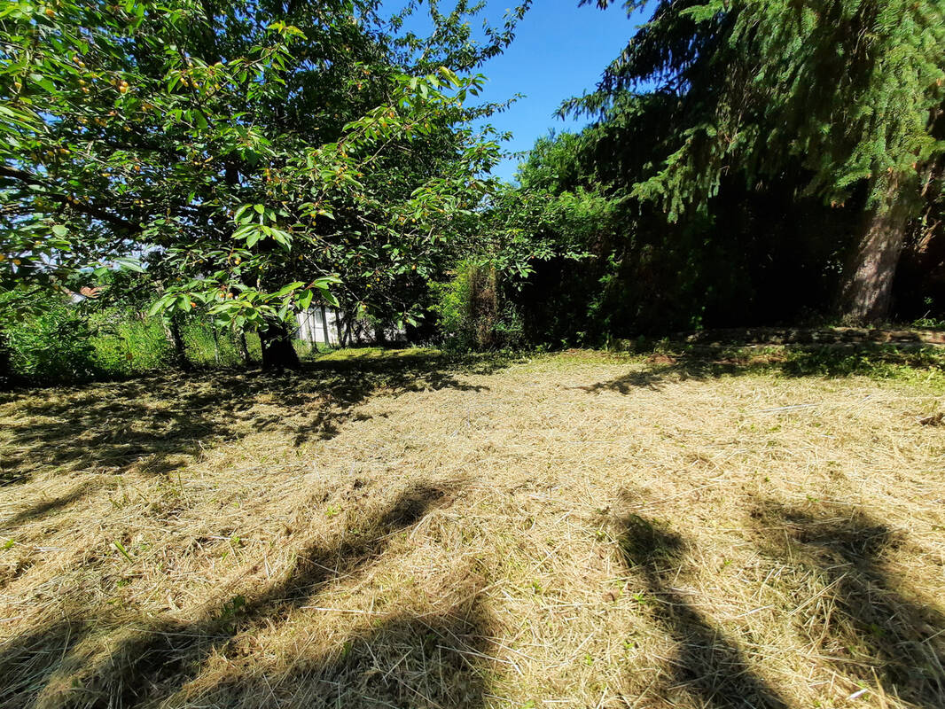 Terrain à NANTEUIL-LES-MEAUX