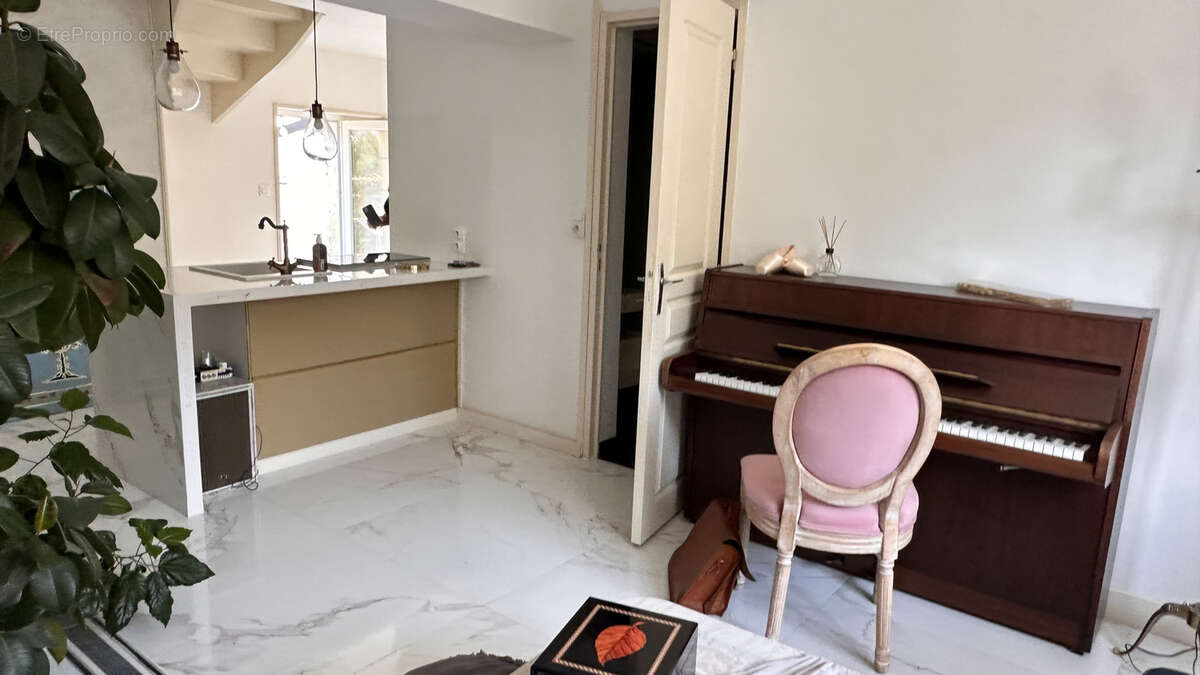 Maison à SAINT-JEAN-D'ANGELY