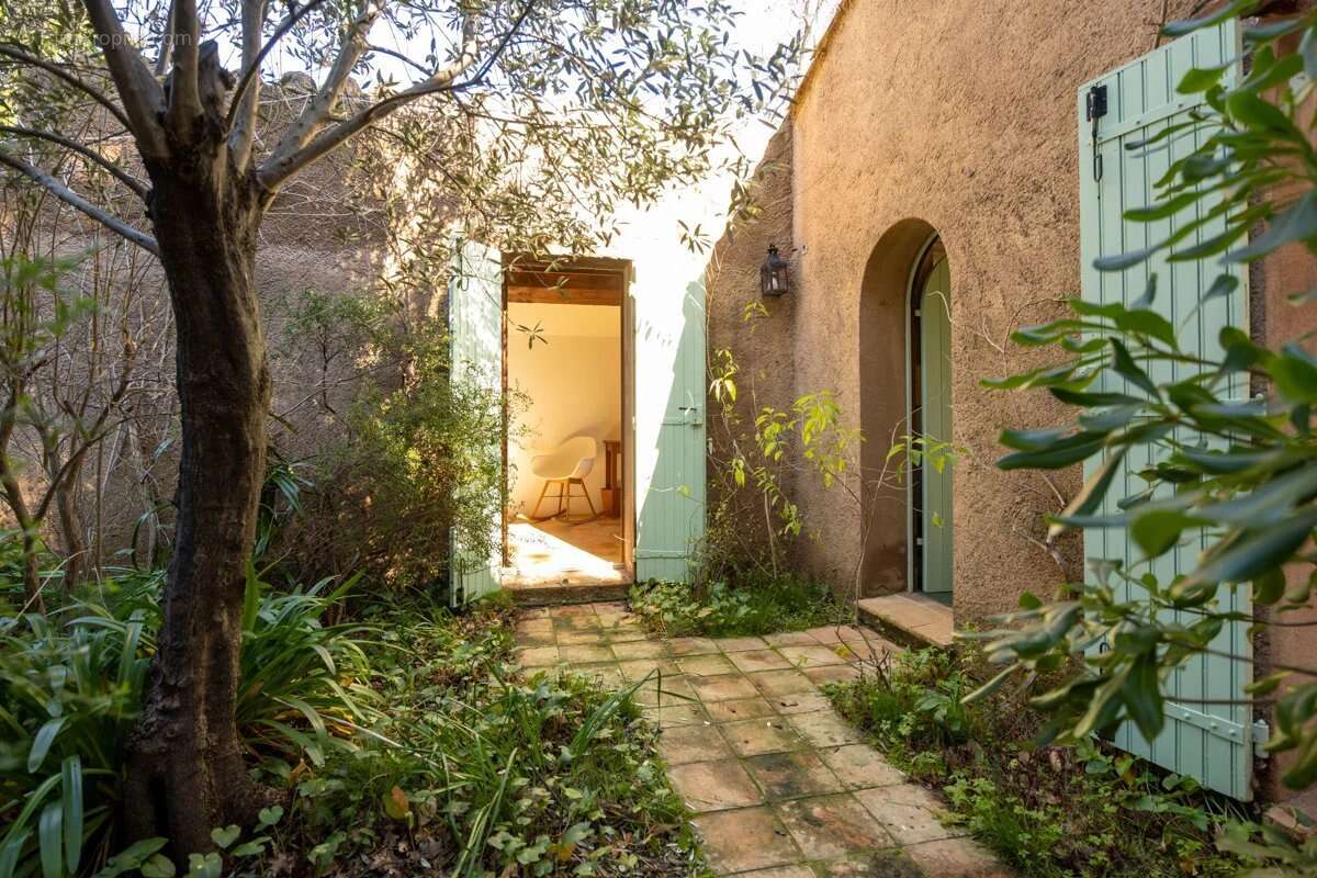 Maison à LA GARDE-FREINET