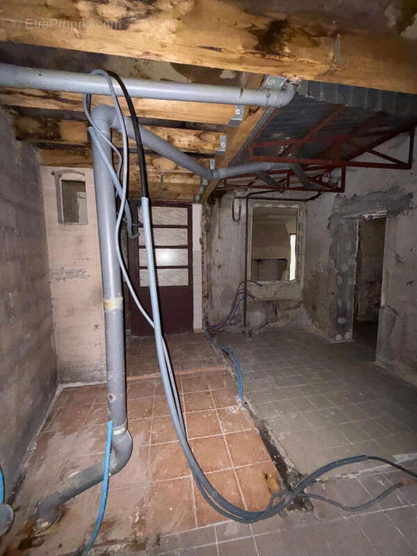 8 - Commerce à REMIREMONT