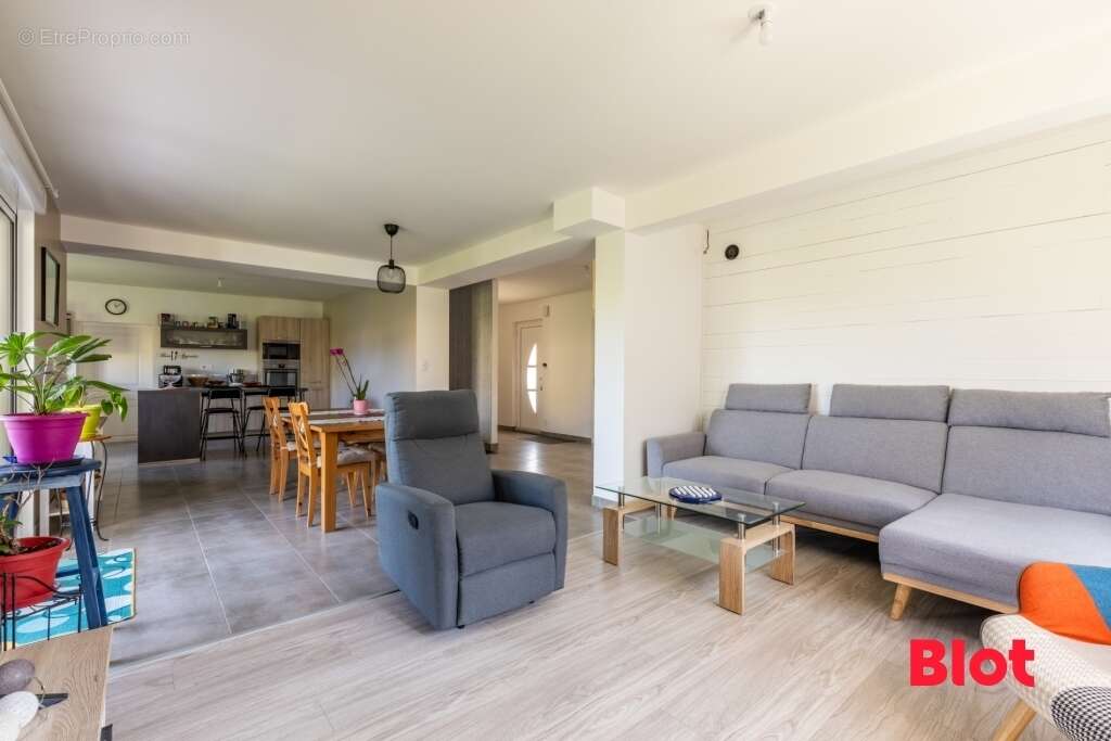 Maison à SAINT-PIERRE-LA-COUR