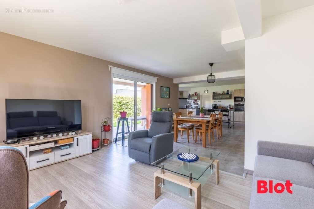 Maison à SAINT-PIERRE-LA-COUR