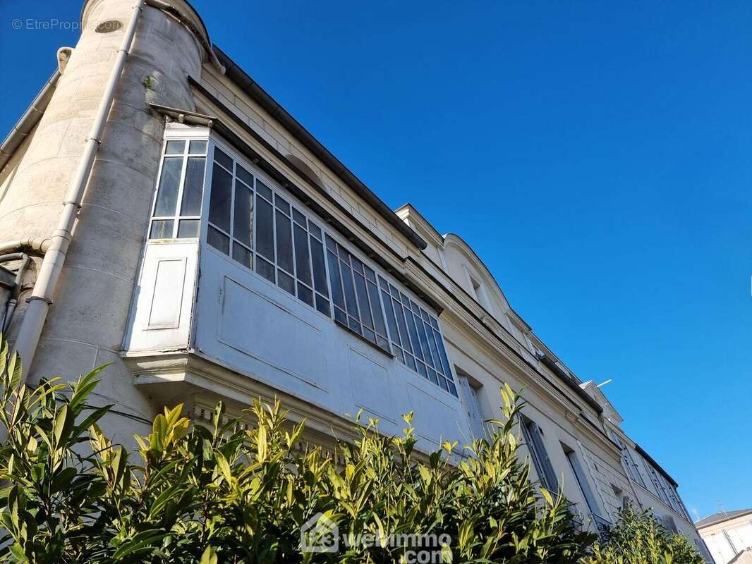 Ce Studio de 16.49m2 Carrez est situé au 2eme et denier étage, - Appartement à THIAIS