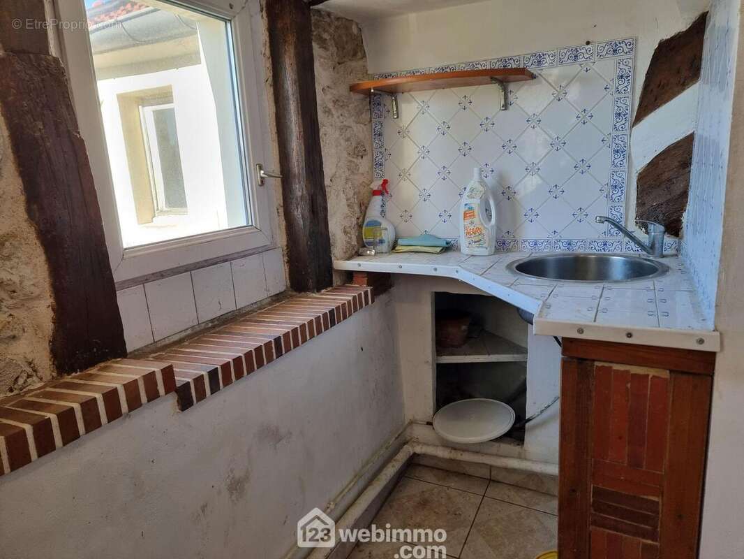 La kitchenette qui restera à équiper, - Appartement à THIAIS