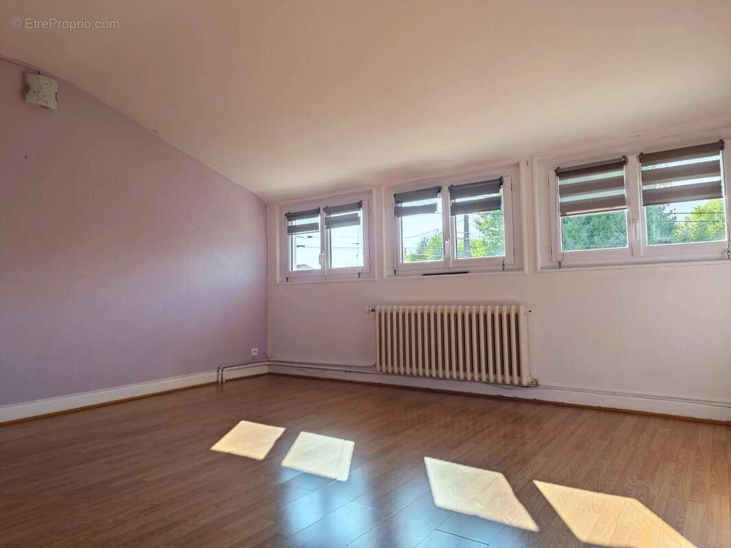 Maison à CERCY-LA-TOUR