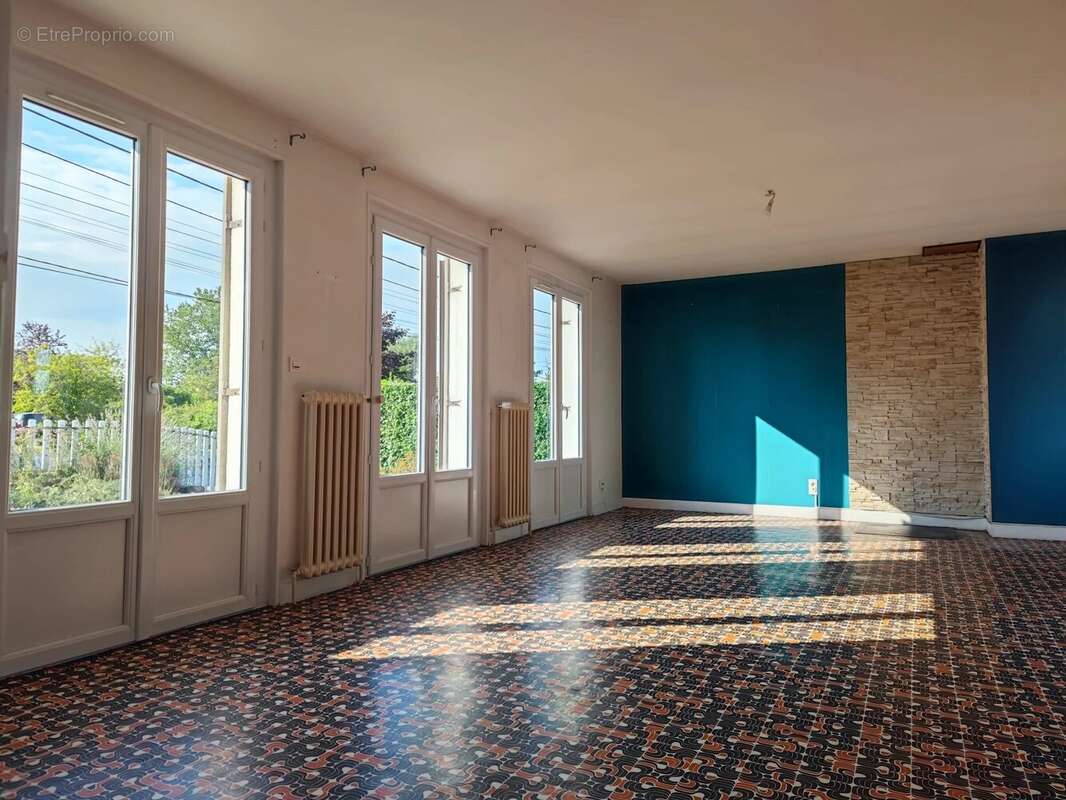 Maison à CERCY-LA-TOUR