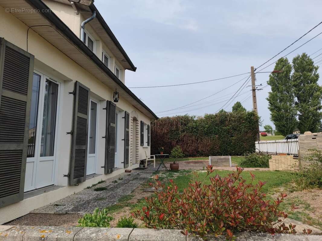 Maison à CERCY-LA-TOUR