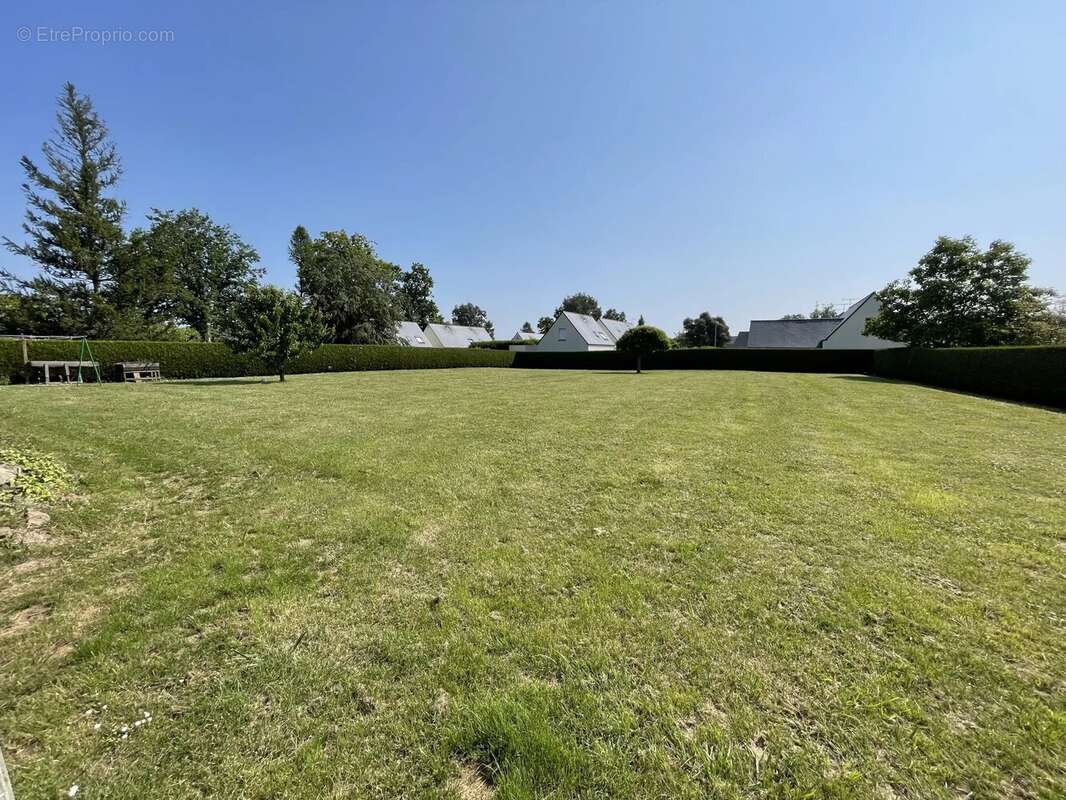 Terrain à LA VICOMTE-SUR-RANCE