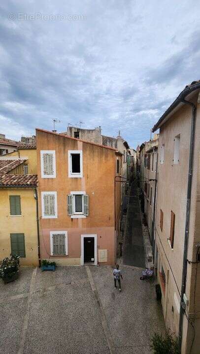 LA CIOTAT - APPARTEMENT T3/4 de 66m² - plein centre - - Appartement à LA CIOTAT