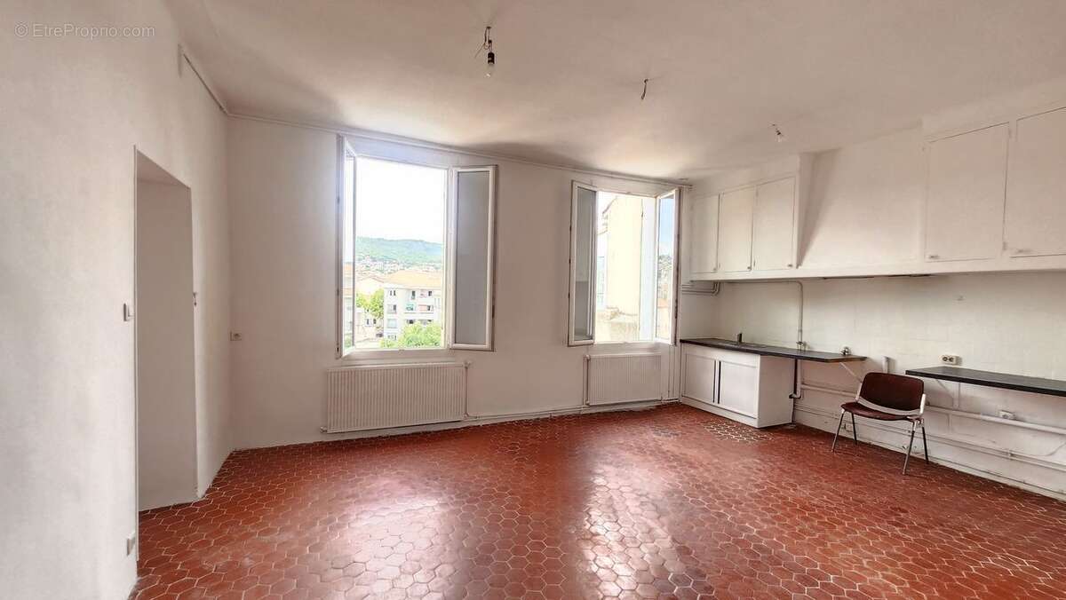 LA CIOTAT - APPARTEMENT T3/4 de 66m² - plein centre - - Appartement à LA CIOTAT
