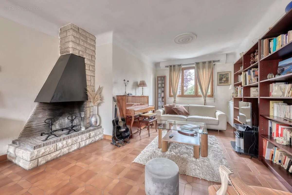 Maison à CHAMPS-SUR-MARNE