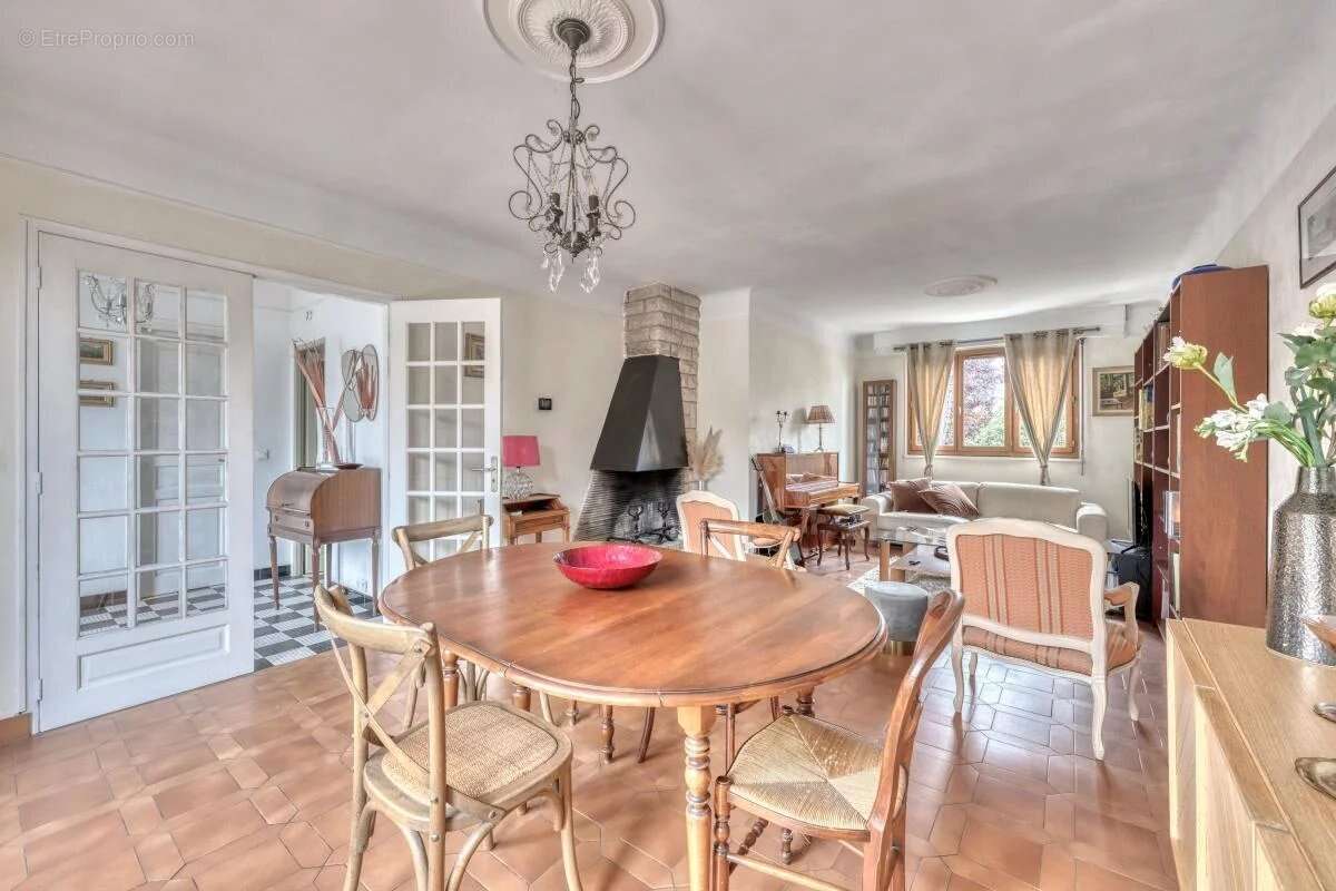 Maison à CHAMPS-SUR-MARNE