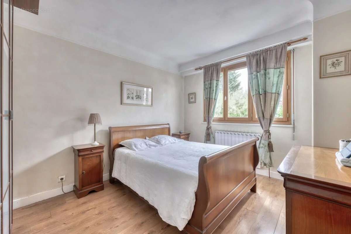 Maison à CHAMPS-SUR-MARNE