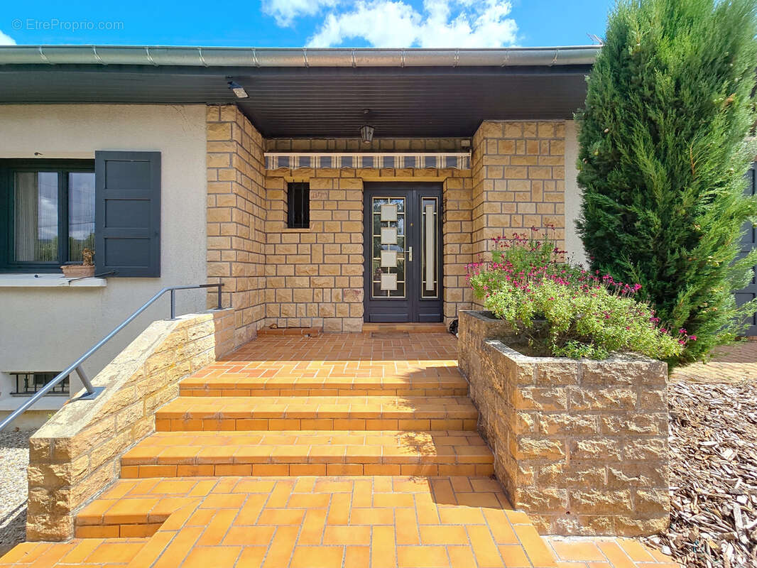 Maison à SAINT-ETIENNE-DES-OULLIERES