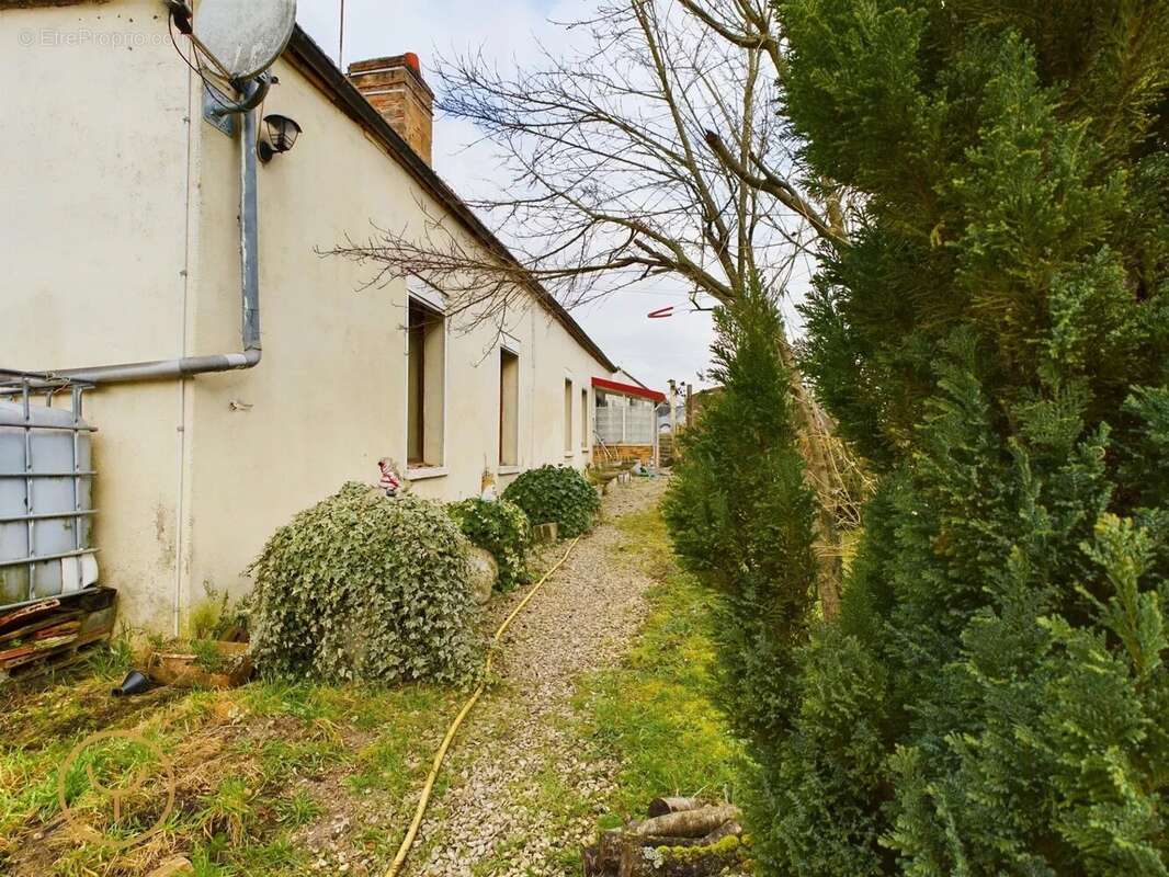 Maison à MAIZIERES-LA-GRANDE-PAROISSE