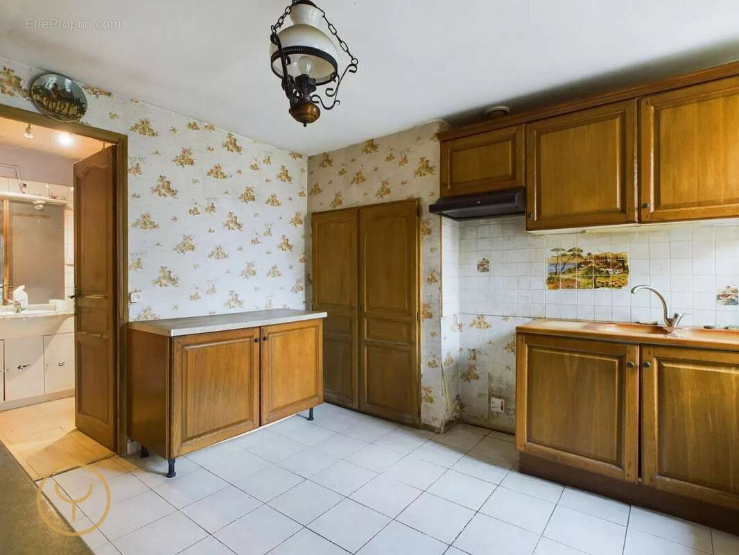 Maison à MAIZIERES-LA-GRANDE-PAROISSE