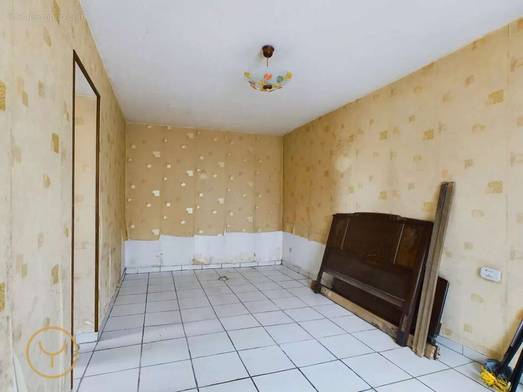 Maison à MAIZIERES-LA-GRANDE-PAROISSE