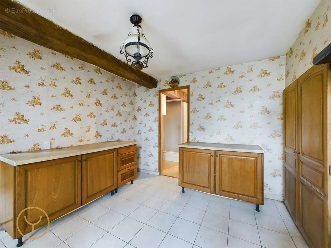 Maison à MAIZIERES-LA-GRANDE-PAROISSE