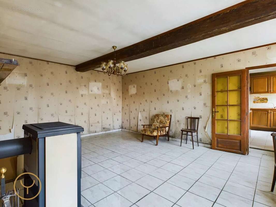 Maison à MAIZIERES-LA-GRANDE-PAROISSE