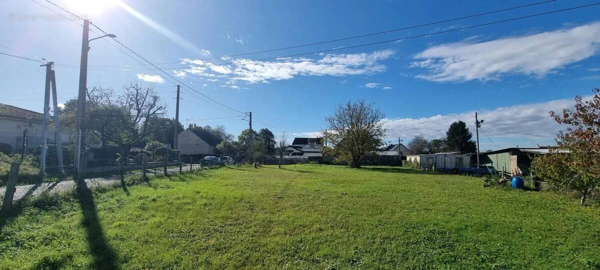 Terrain à FONTENAY-TRESIGNY