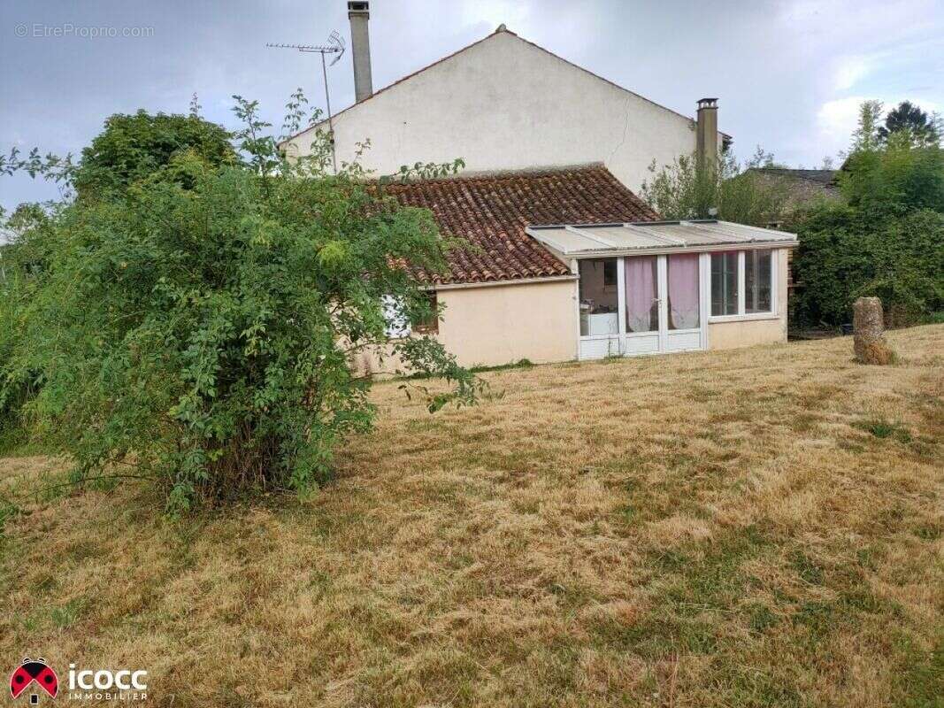 Maison à SAINT-LAURENT-DE-LA-SALLE