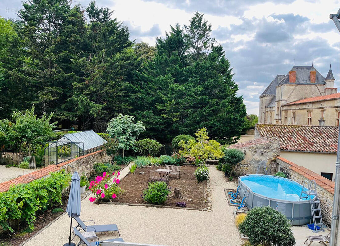 Maison à COULONGES-SUR-L&#039;AUTIZE