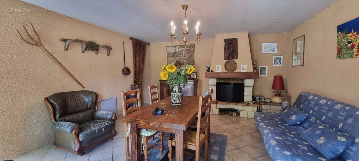 Maison à CASTELNAU-MONTRATIER