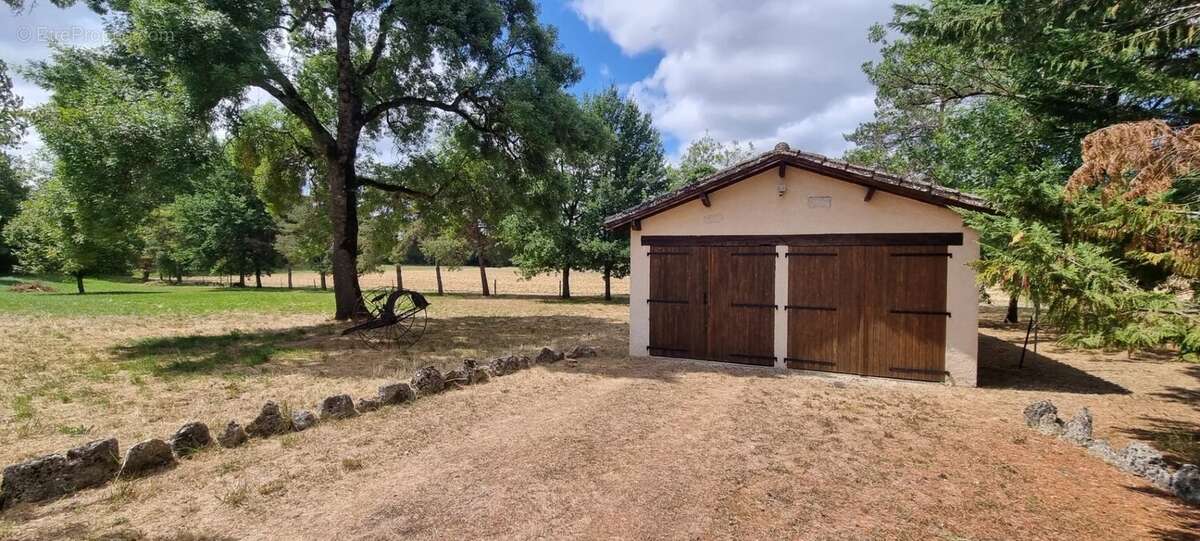 Maison à CASTELNAU-MONTRATIER