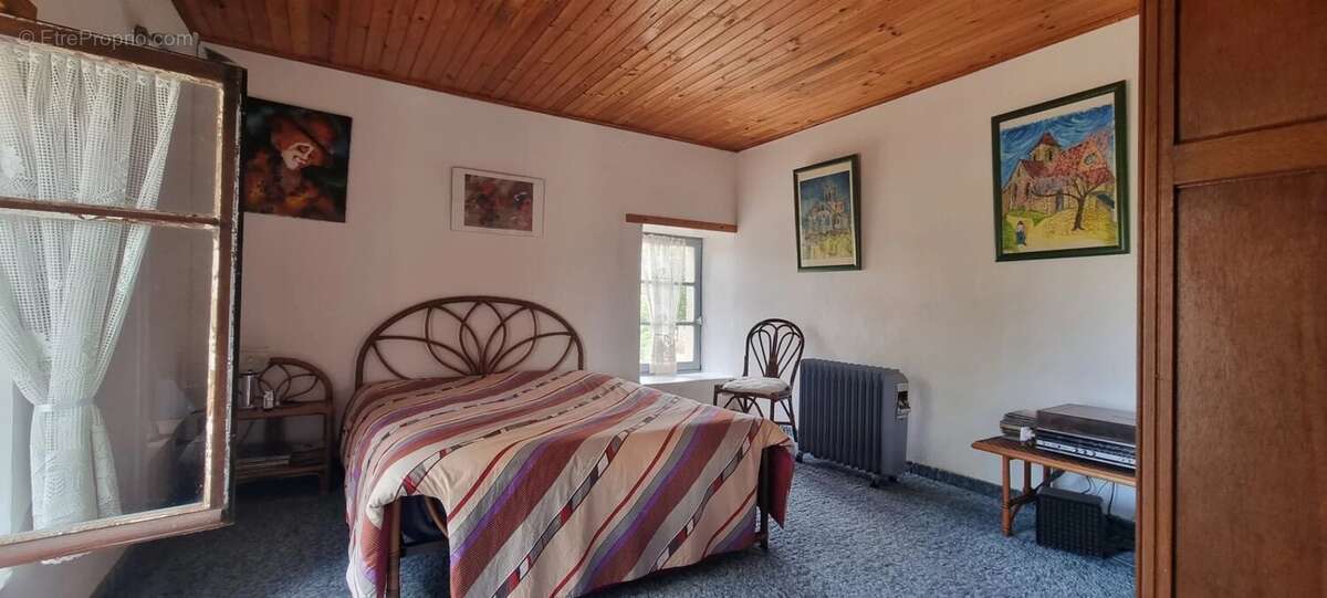 Maison à CASTELNAU-MONTRATIER