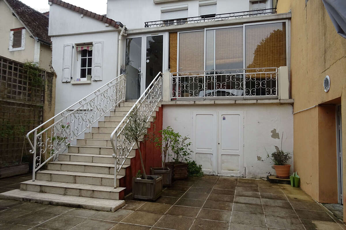 Maison à LA BAZOCHE-GOUET