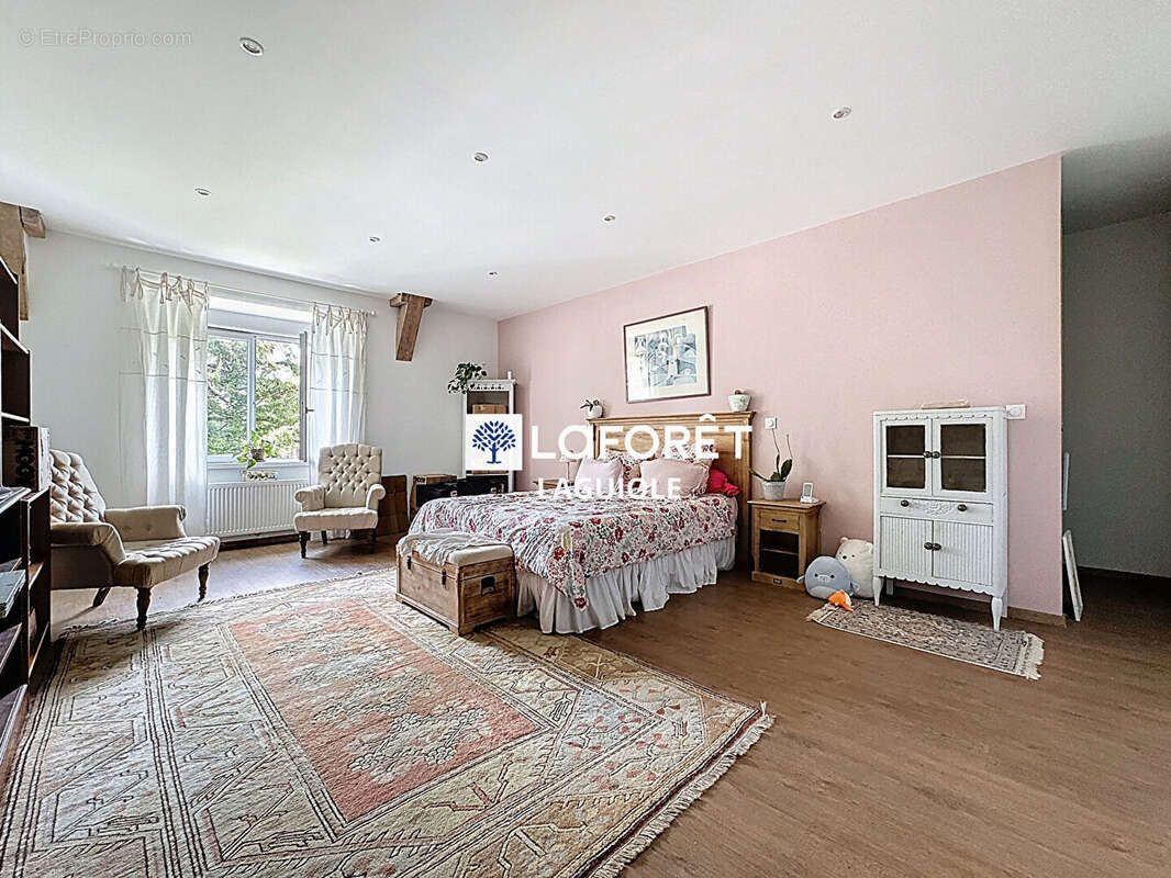 Maison à SAINTE-GENEVIEVE-SUR-ARGENCE