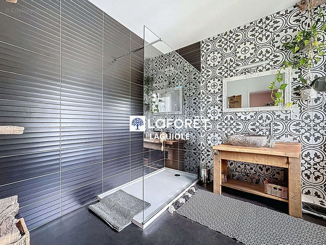 Maison à SAINTE-GENEVIEVE-SUR-ARGENCE