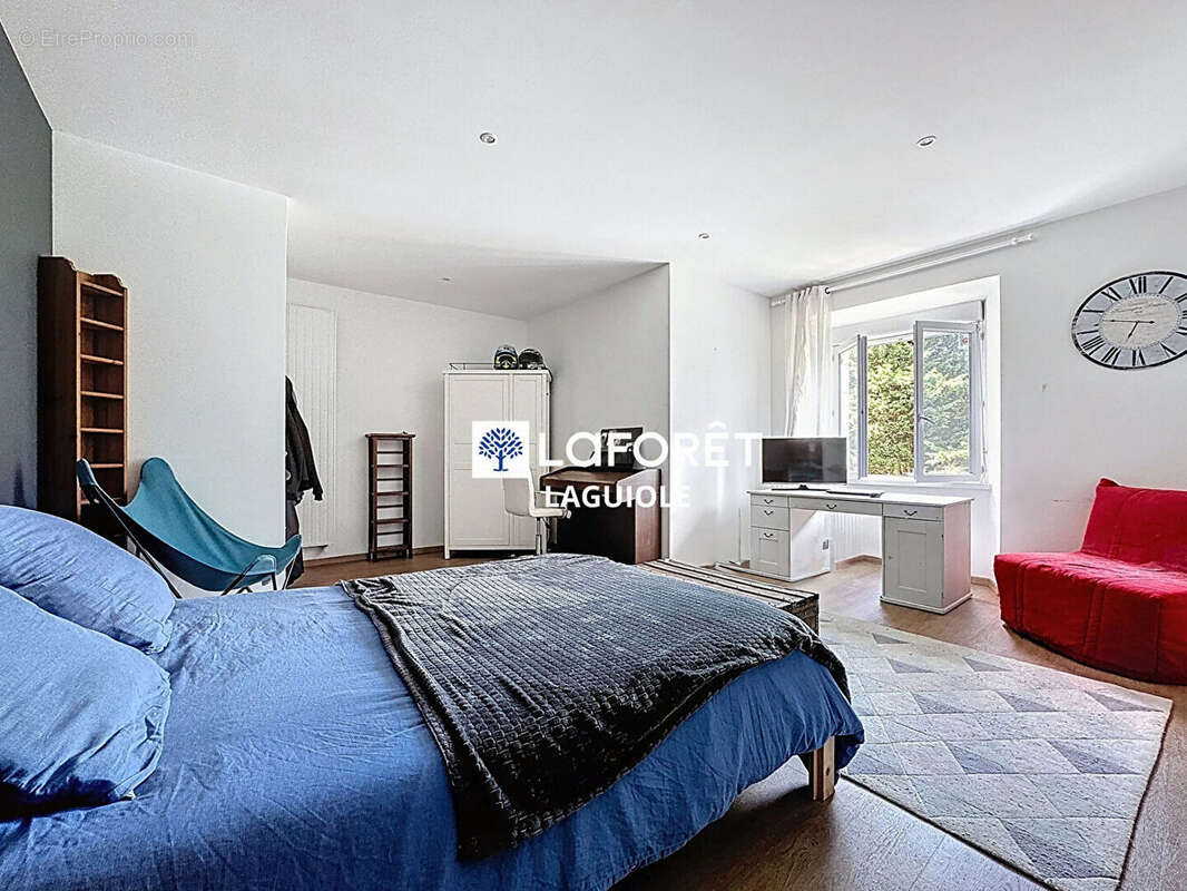 Maison à SAINTE-GENEVIEVE-SUR-ARGENCE