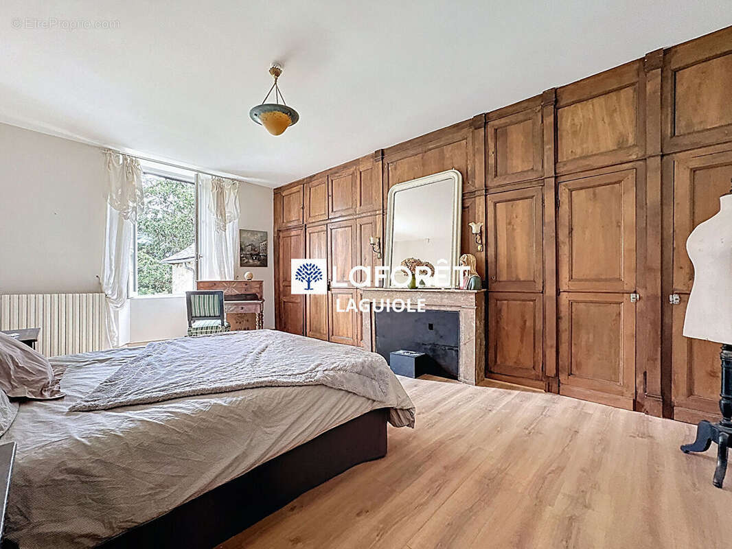 Maison à SAINTE-GENEVIEVE-SUR-ARGENCE