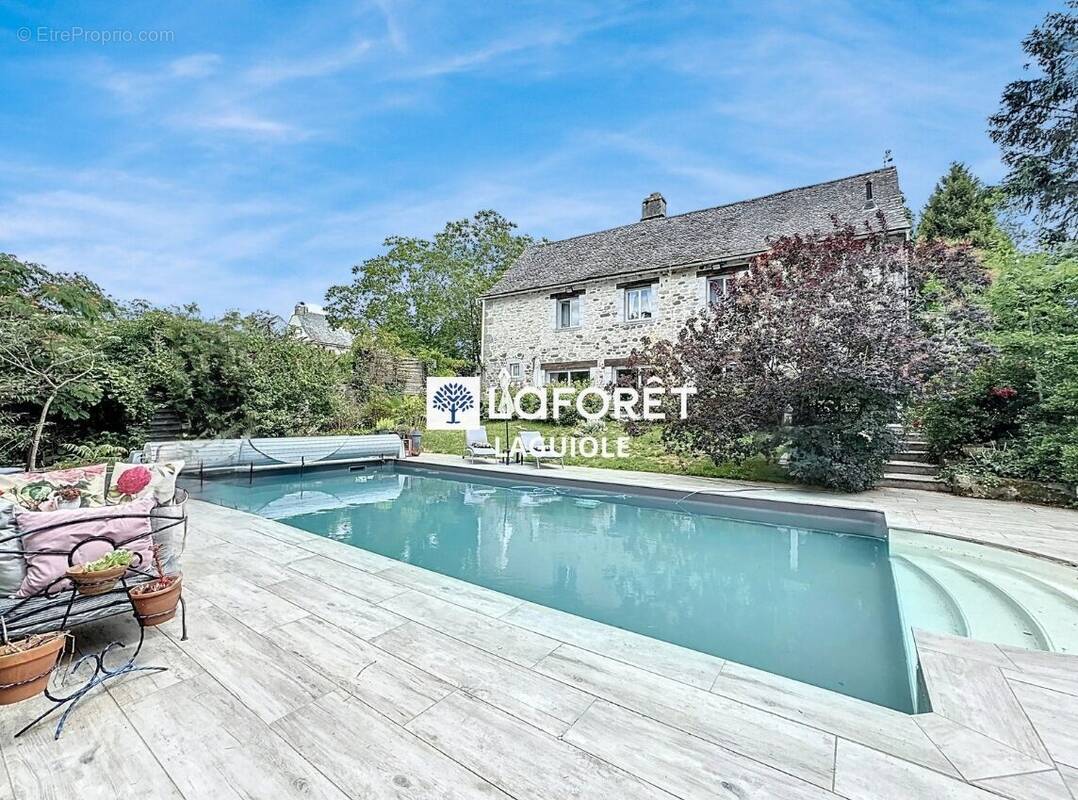 Maison à SAINTE-GENEVIEVE-SUR-ARGENCE