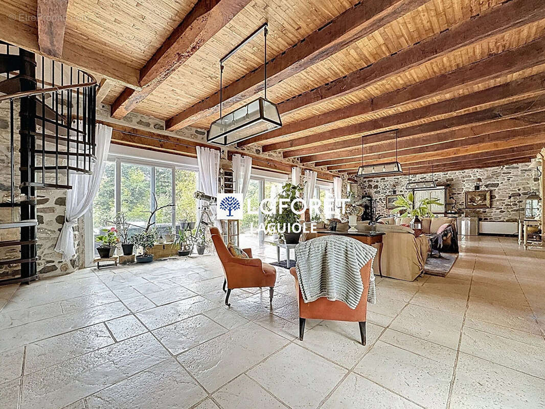 Maison à SAINTE-GENEVIEVE-SUR-ARGENCE