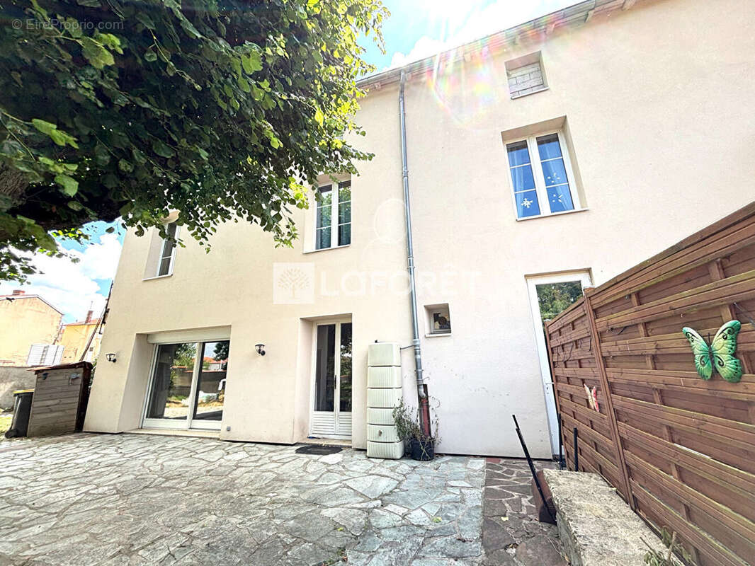 Maison à SAINT-SYMPHORIEN-DE-LAY