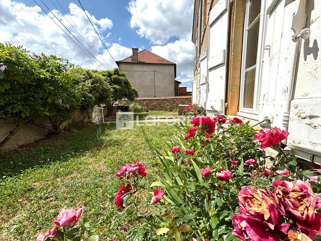 Maison à SAINT-SYMPHORIEN-DE-LAY