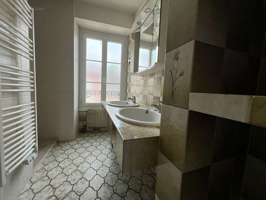 Commerce à LHOMMAIZE