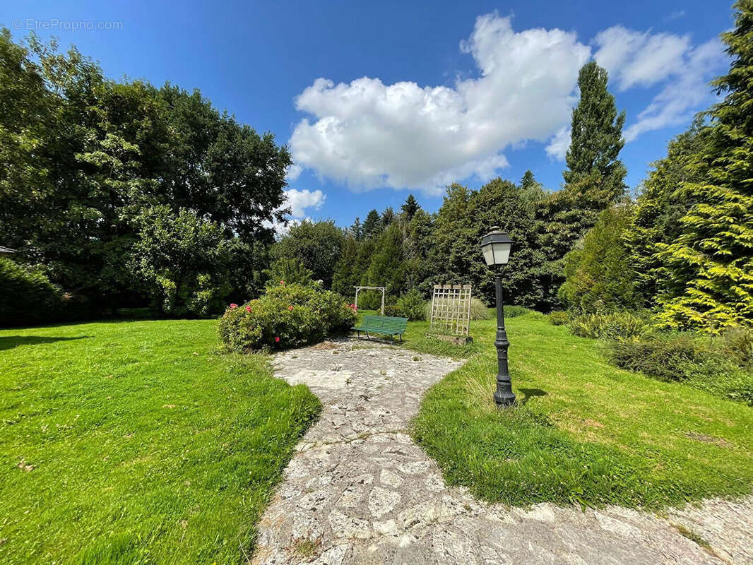 Maison à NESLES-LA-MONTAGNE