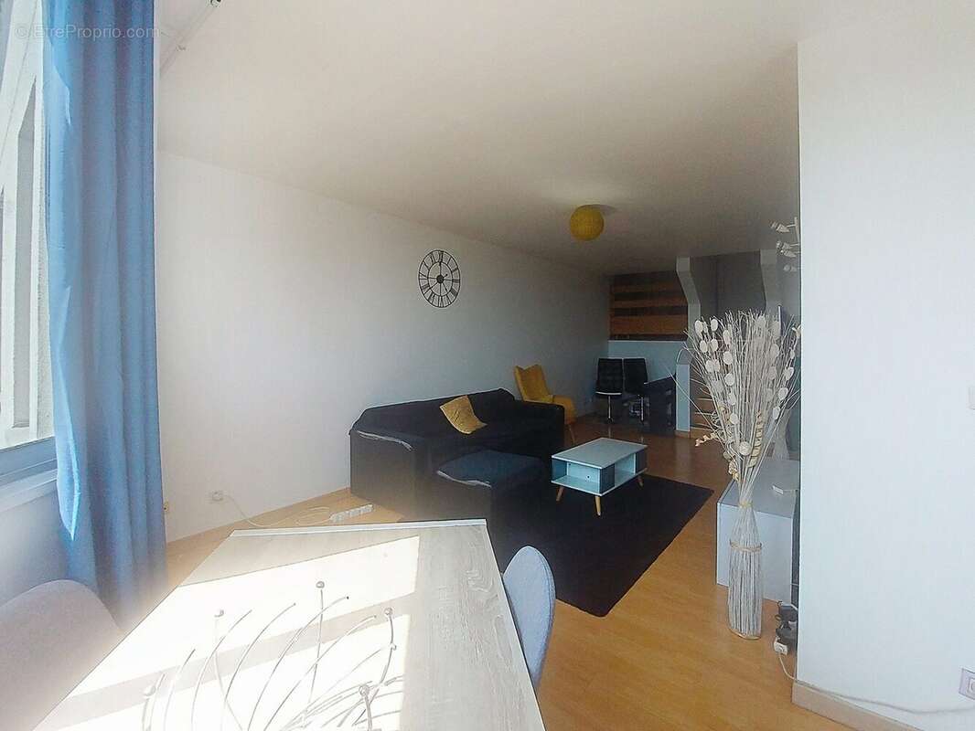 Appartement à SARTROUVILLE